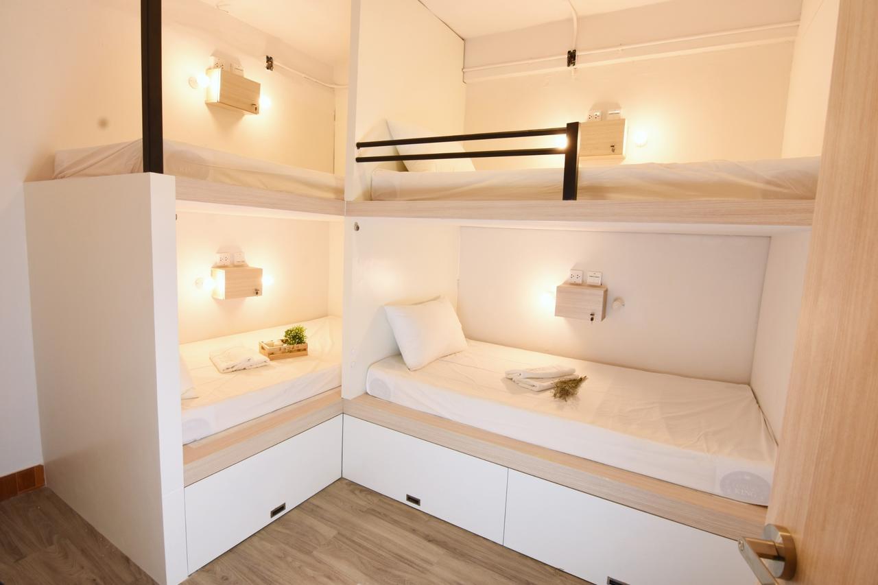 Yellow Mango Hostel Bangkok Bagian luar foto